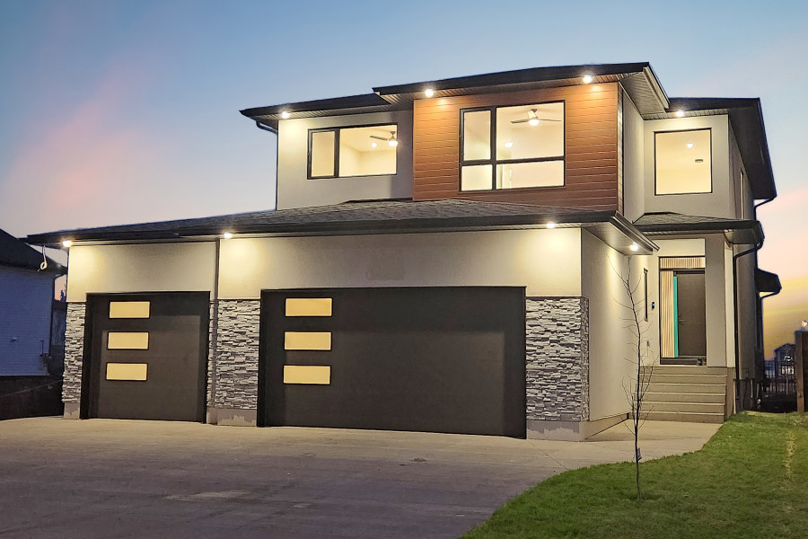 2745 Yuel Cres (Walk out)